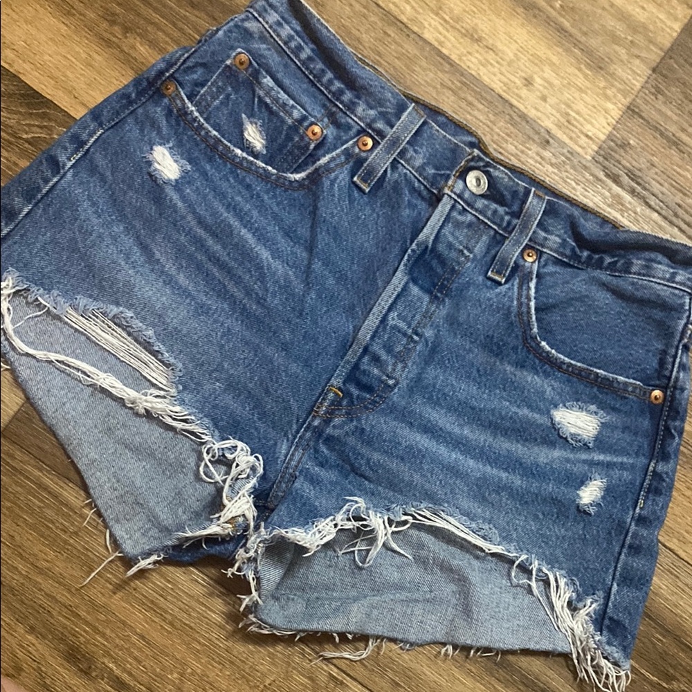 Womens Levi’s denim shorts!